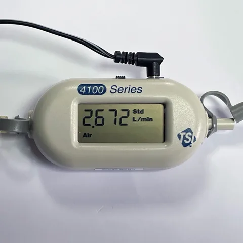TSI 4140D responding to low-pressure clean air at approximately 2.67 standard litres per minute